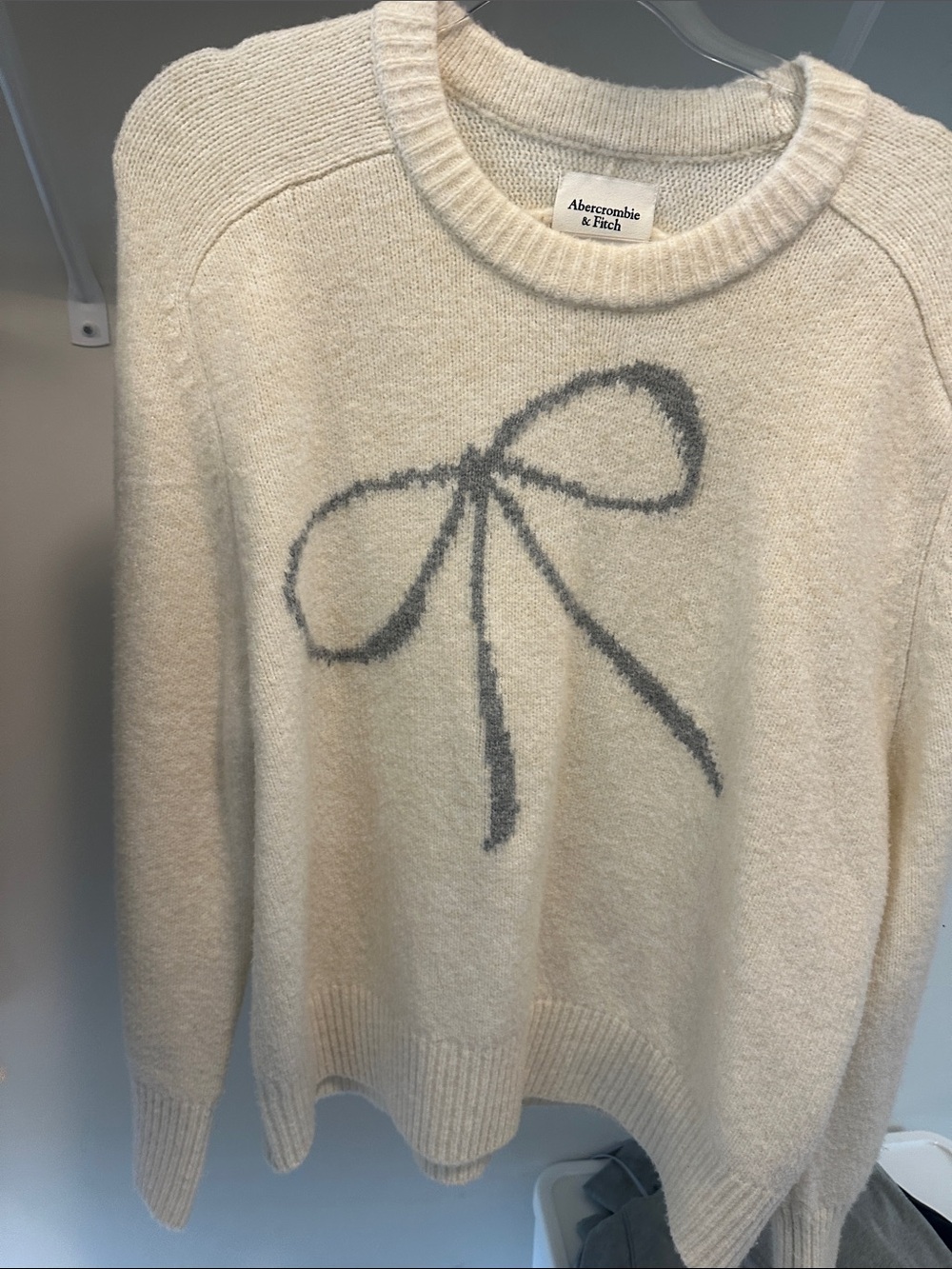 Abercrombie & Fitch Cream Sweater with Gray Bow Motif
